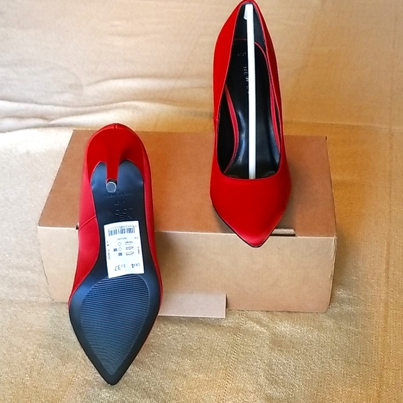 Never worn, Red/Orange Satin Heels that will turn heads! - Picture 5 of 7